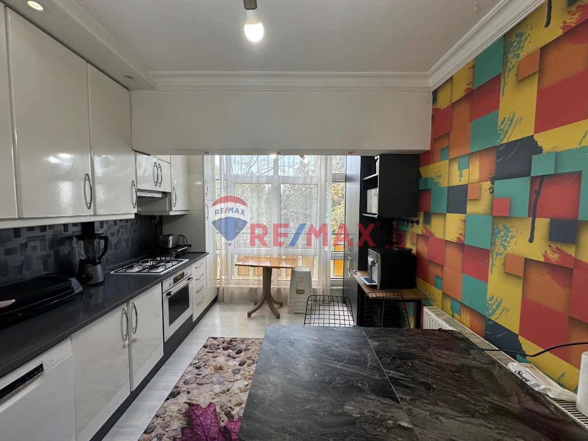 remax-model-den-camlik-ta-harika-konumda-firsat-satilik-3-1-daire